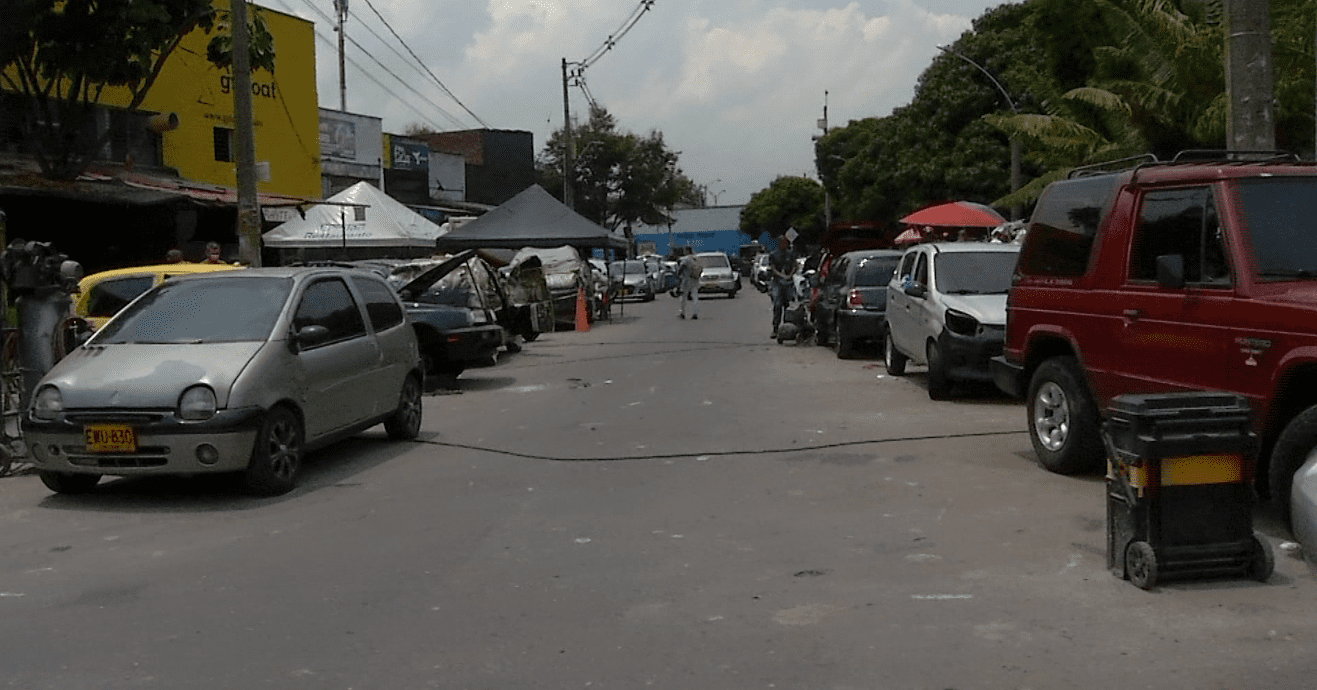 En Medellín hay más de 700 vehículos abandonados en las calles