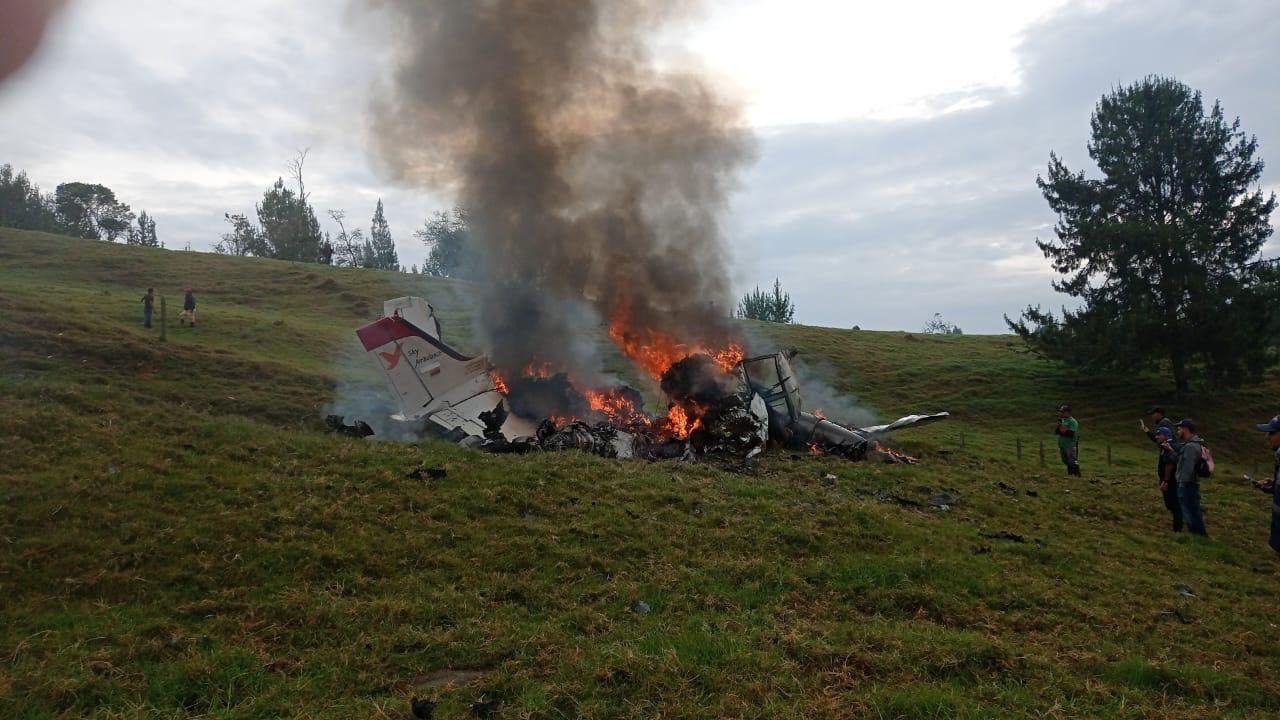 ¡Atención! Una aeronave medicalizada cayó a tierra en Antioquia y dejó 4 tripulantes fallecidos