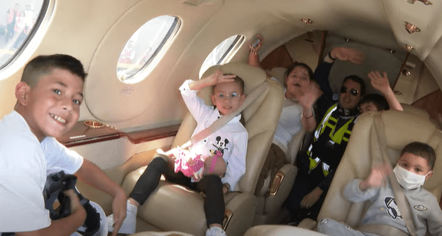 Viviendo un sueño: 18 niñas y niños en condición de vulnerabilidad montaron por primera vez en avión