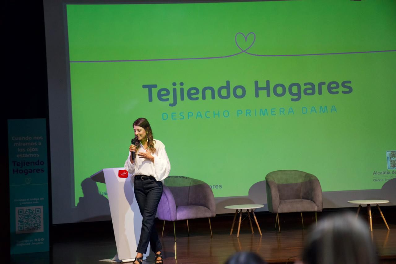 El programa 'Tejiendo Hogares' pretende impactar 100 mil hogares en Medellín