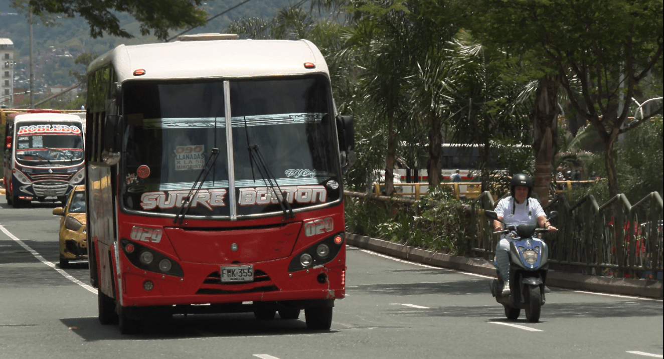 Empresas de transporte se están quedando sin conductores para manejar bus