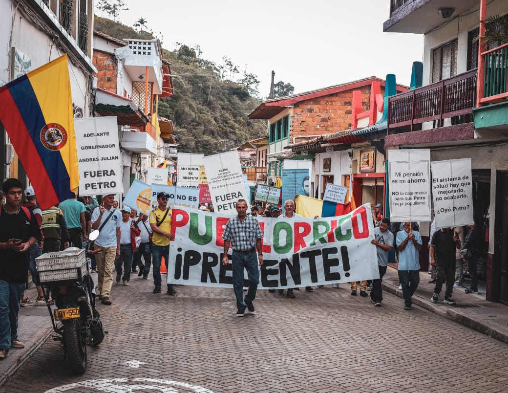 Masiva participación en las marchas contra el Gobierno Nacional en varios municipios de Antioquia