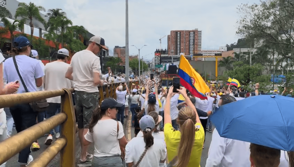 ¿Por qué marcharon los colombianos este domingo, 21 de abril?