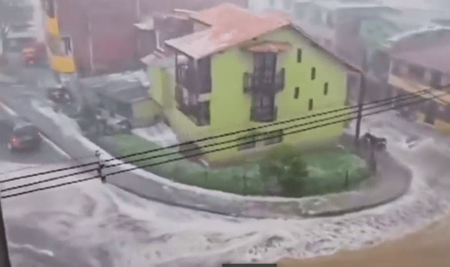 [Video] Fuerte granizada causó inundaciones en el municipio de Guarne