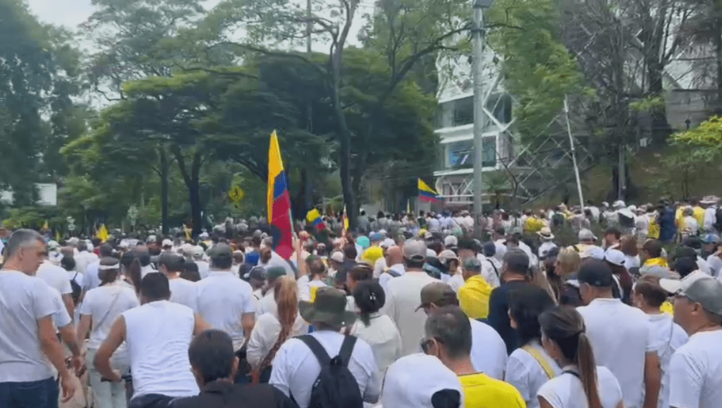 Así va la marcha en Medellín y otras ciudades en contra del Gobierno Petro: minuto a minuto