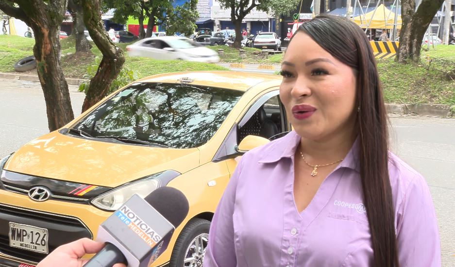 Conozca a Sandra Castillo, una de las 300 mujeres taxistas en Medellín