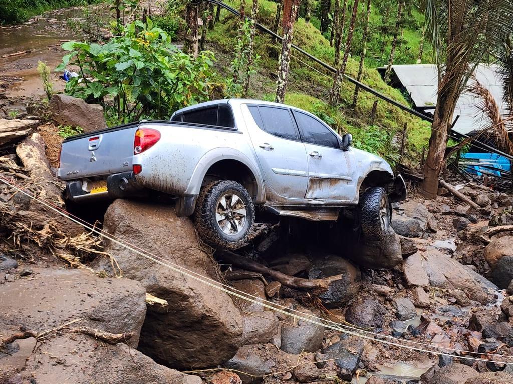 Tres personas se salvaron de morir en la vía Jardín-Riosucio tras avenida torrencial