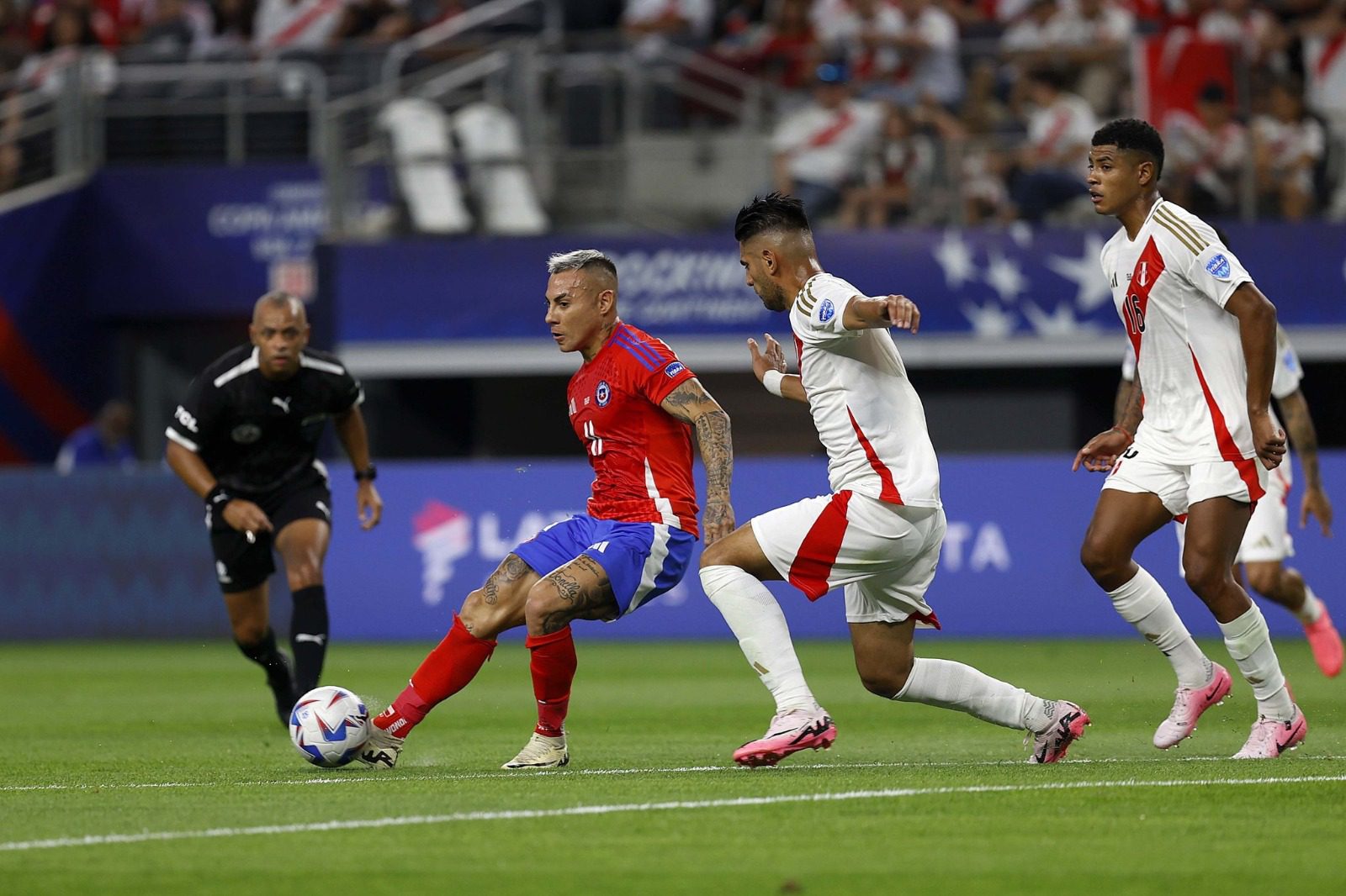 Chile y Perú no pasaron de un aburrido empate
