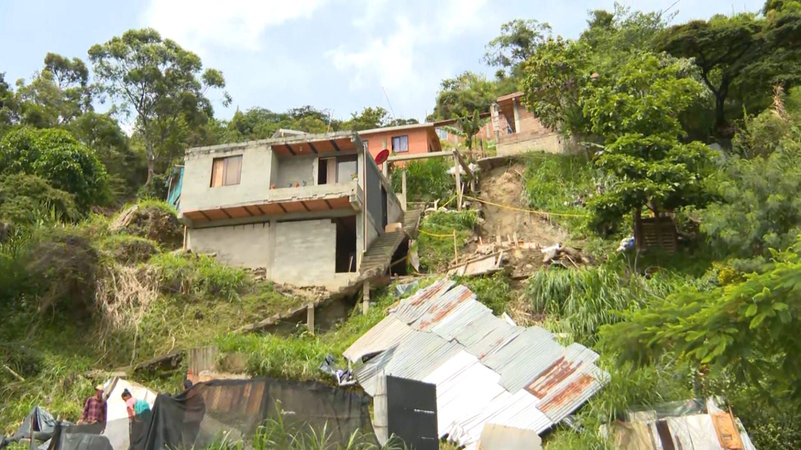 Mujer de 22 años falleció tras deslizamiento de tierra en San Javier