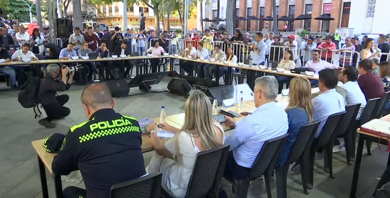 Concejales de Medellín escucharon a la ciudadanía en la Plaza Botero