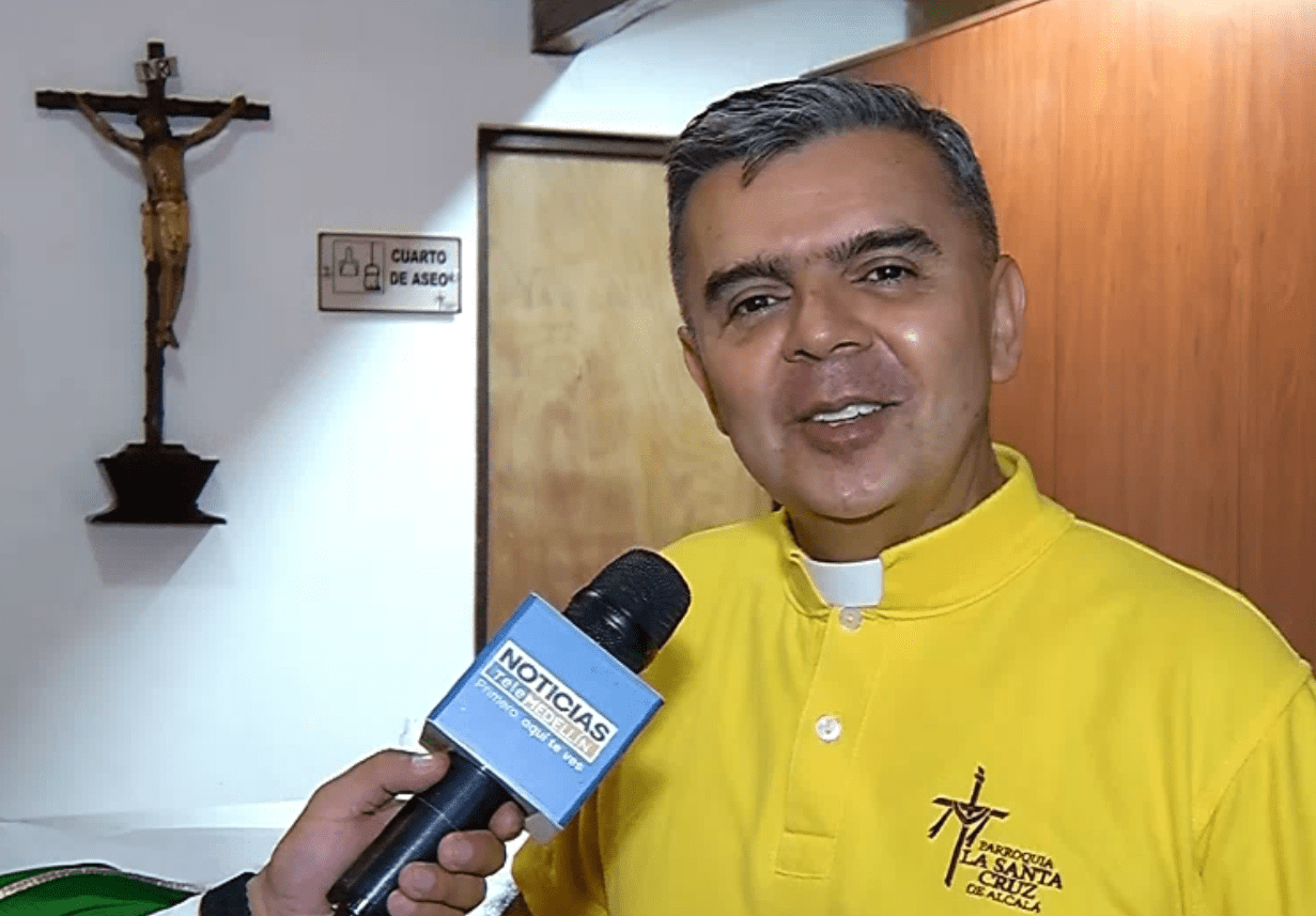 Este sacerdote encomendó la misa de domingo a la victoria de Colombia