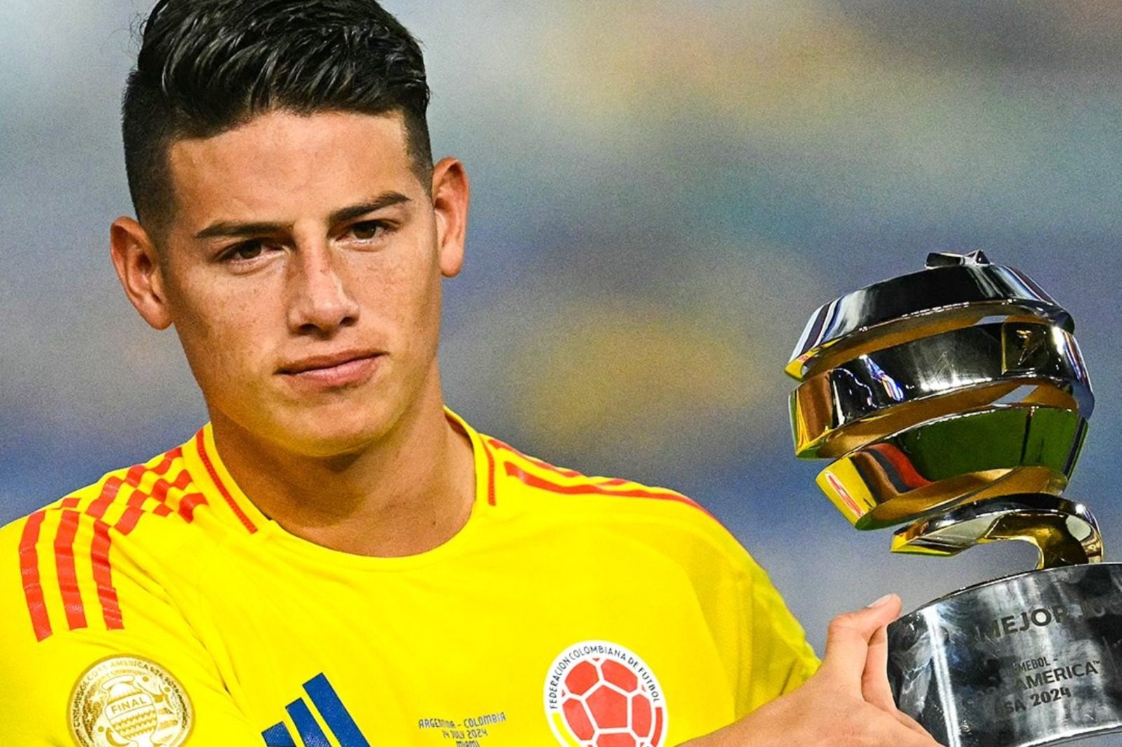 James Rodríguez recibió el premio al MVP de la Copa América