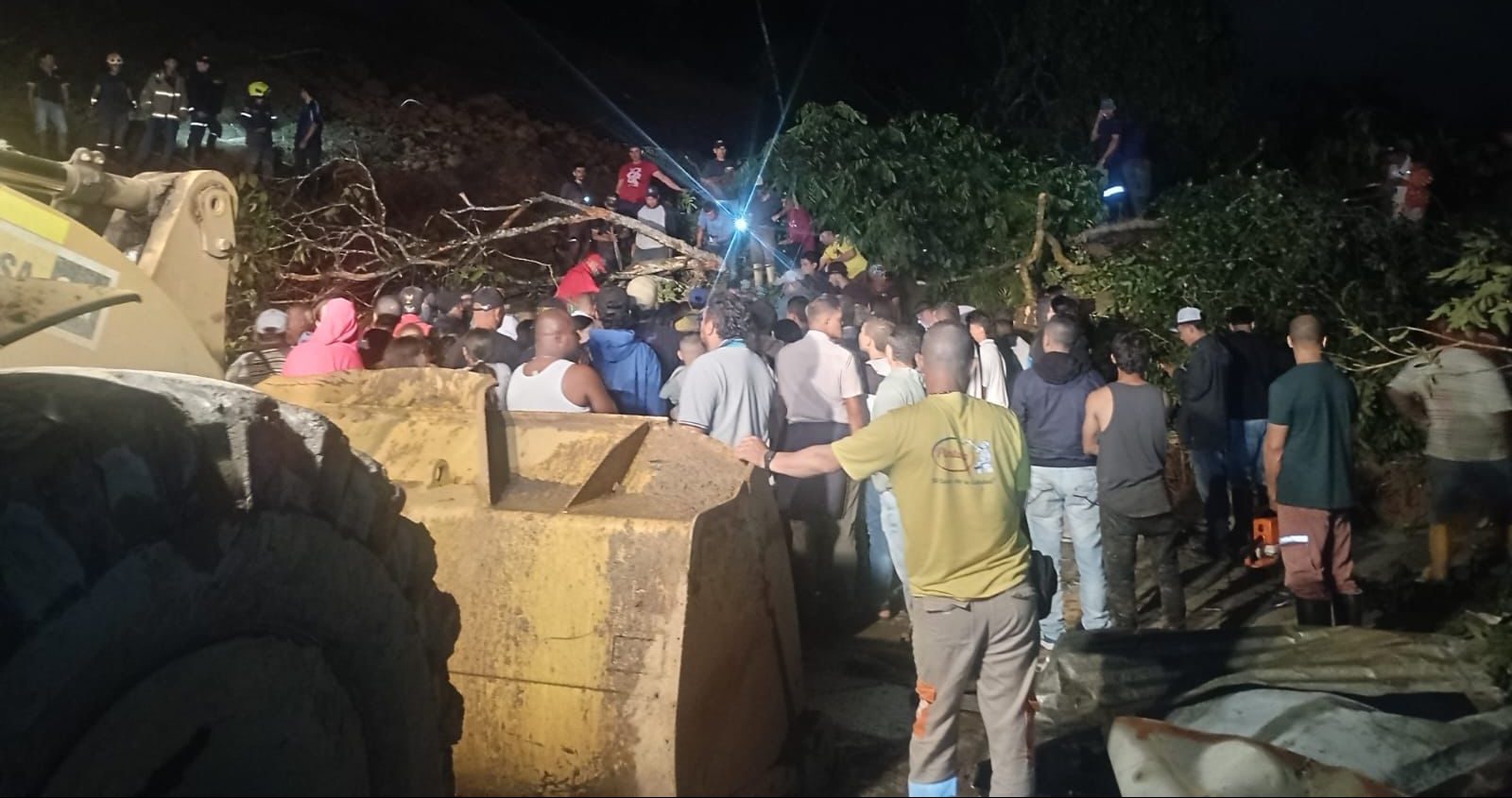 Rescatan varias personas atrapadas por movimiento en Masa en Cañasgordas