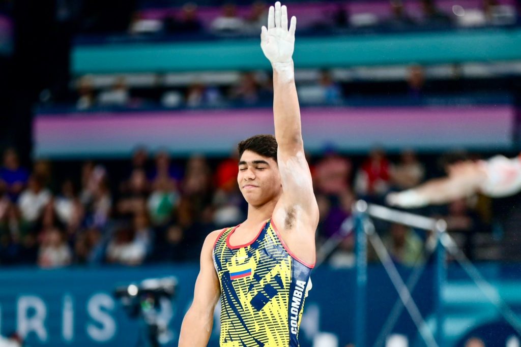 ¡Historia pura! Ángel Barajas se clasificó a las finales de barra fija en los JJ. OO