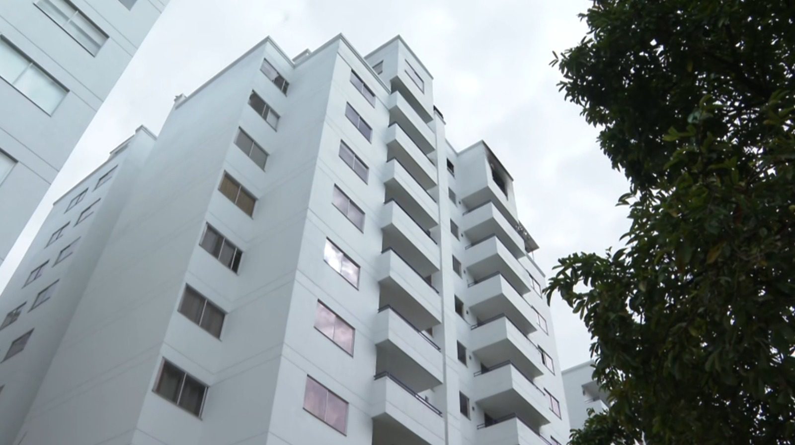 Se reportó un grave incendio dentro de un apartamento en el barrio Los Colores