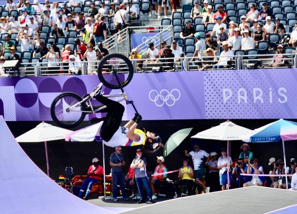 Queen Saray Villegas hizo historia y está en la final del BMX Freestyle de París