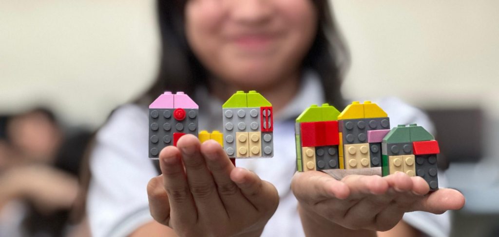 Exhibición de más de 15.000 fichas Lego se elaboró en Medellín