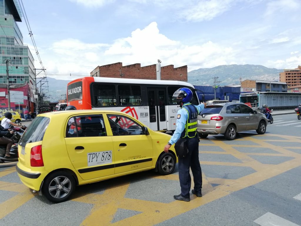 capacitación a taxistas en Medellín