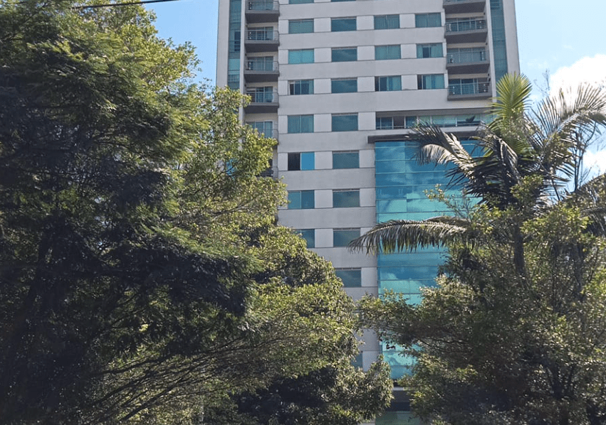 Muere hombre tras caer al vacío en ascensor de edificio en El Poblado