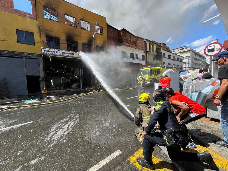 Fuerte incendio en almacén del centro de Medellín