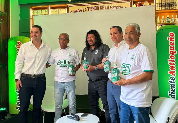 Esta es la nueva botella aguardiente en homenaje a los 35 años de la Copa Libertadores de Nacional