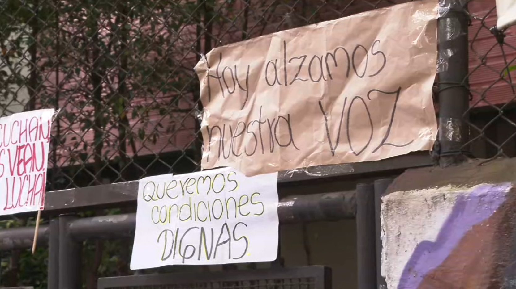 Estudiantes de colegio en Boston protestaron exigiendo salida de la rectora