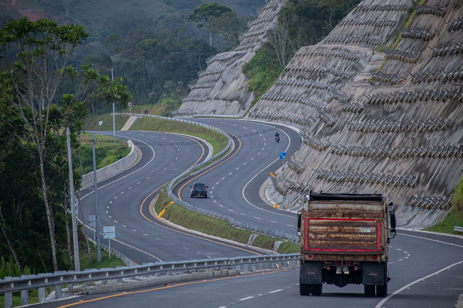 Gobernador Andrés Julián Rendón le pidió a Petro autorizar a Antioquia para terminar vías 4G