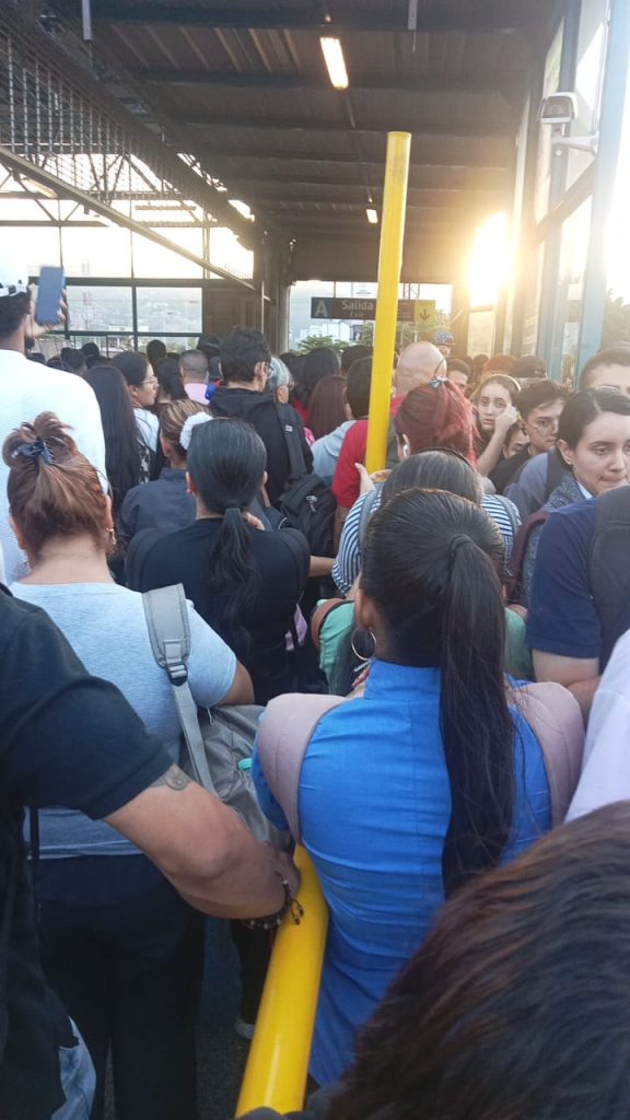 ¿Hay fallas en el Metro Reportan que hay retrasos en los trenes