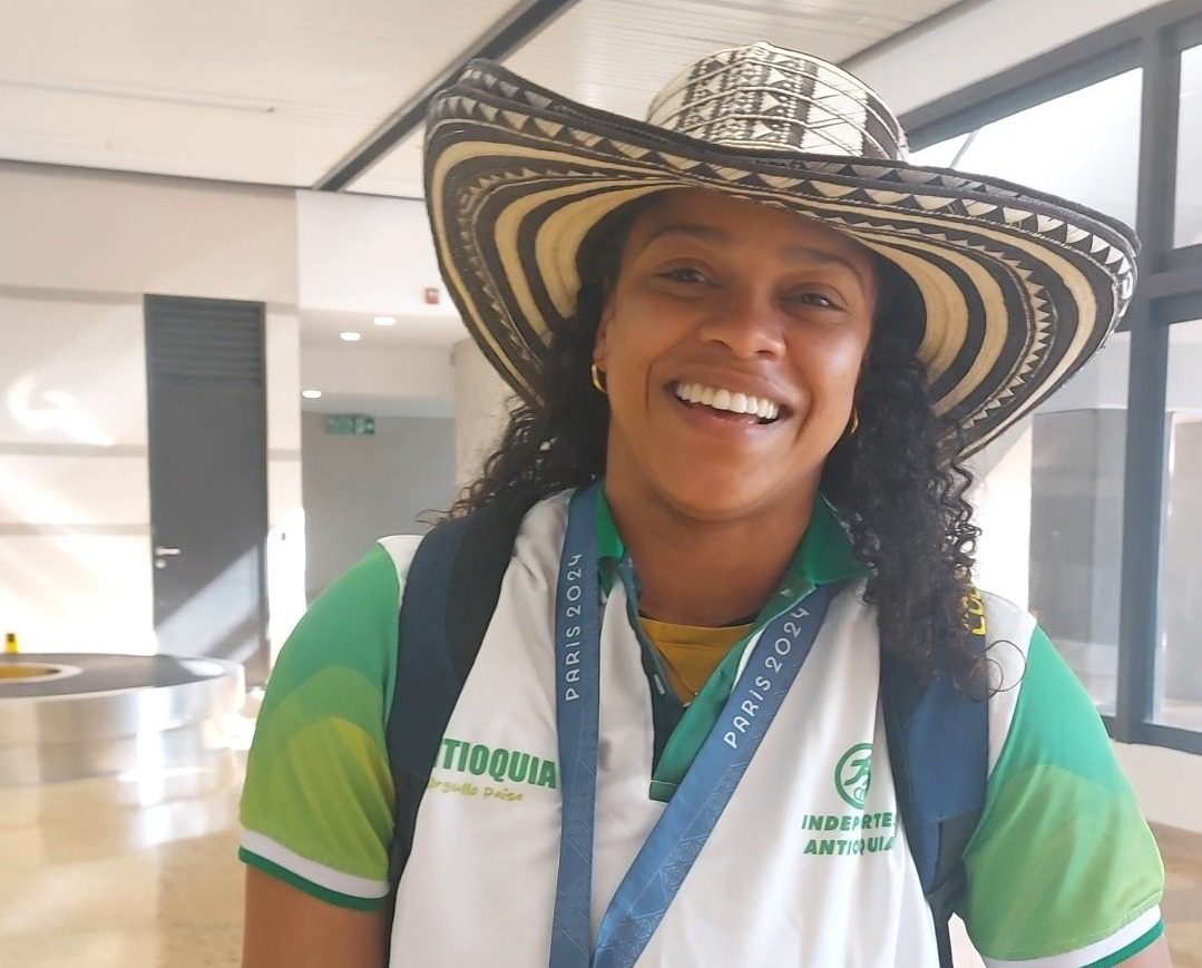 Llegó Mari Leivis: así fue el recibimiento de la medallista olímpica en Medellín