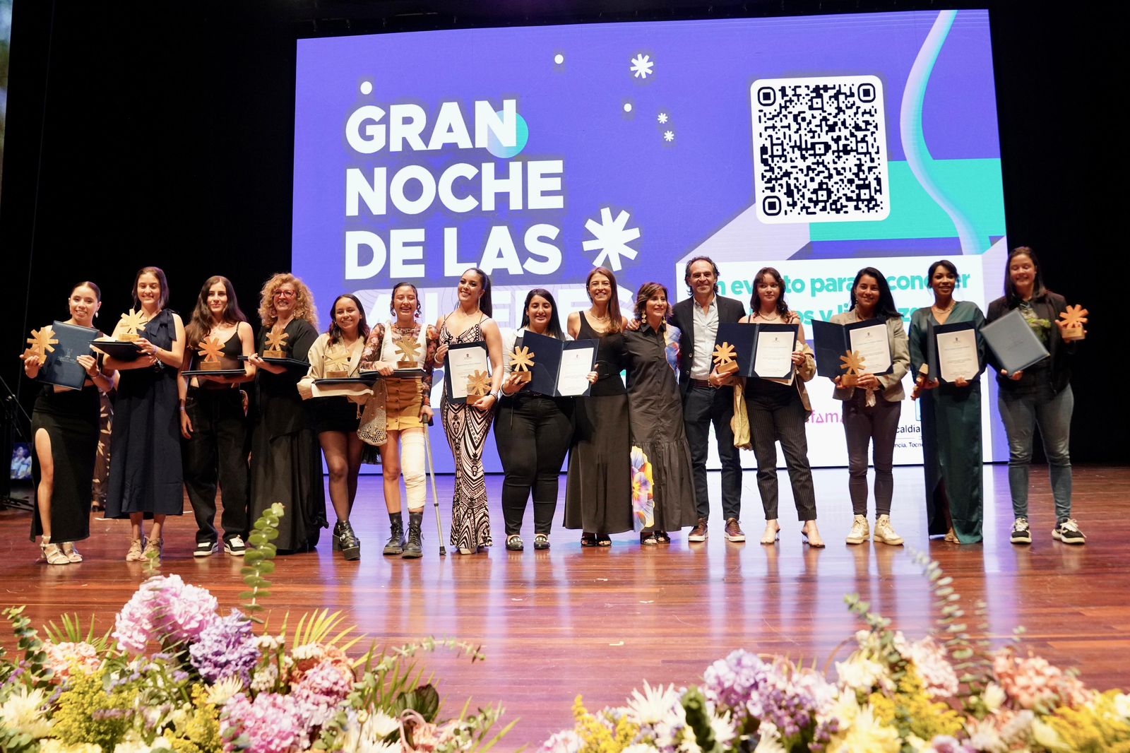 13 Mujeres fueron galardonadas por su trabajo como lideresas en la Gran Noche de las Mujeres