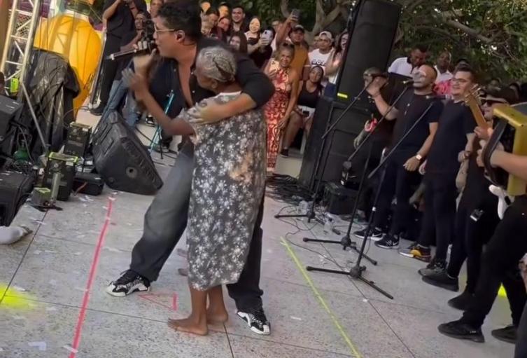 ¡Increíble! Mujer extraviada hace 8 meses reapareció bailando en pleno festival