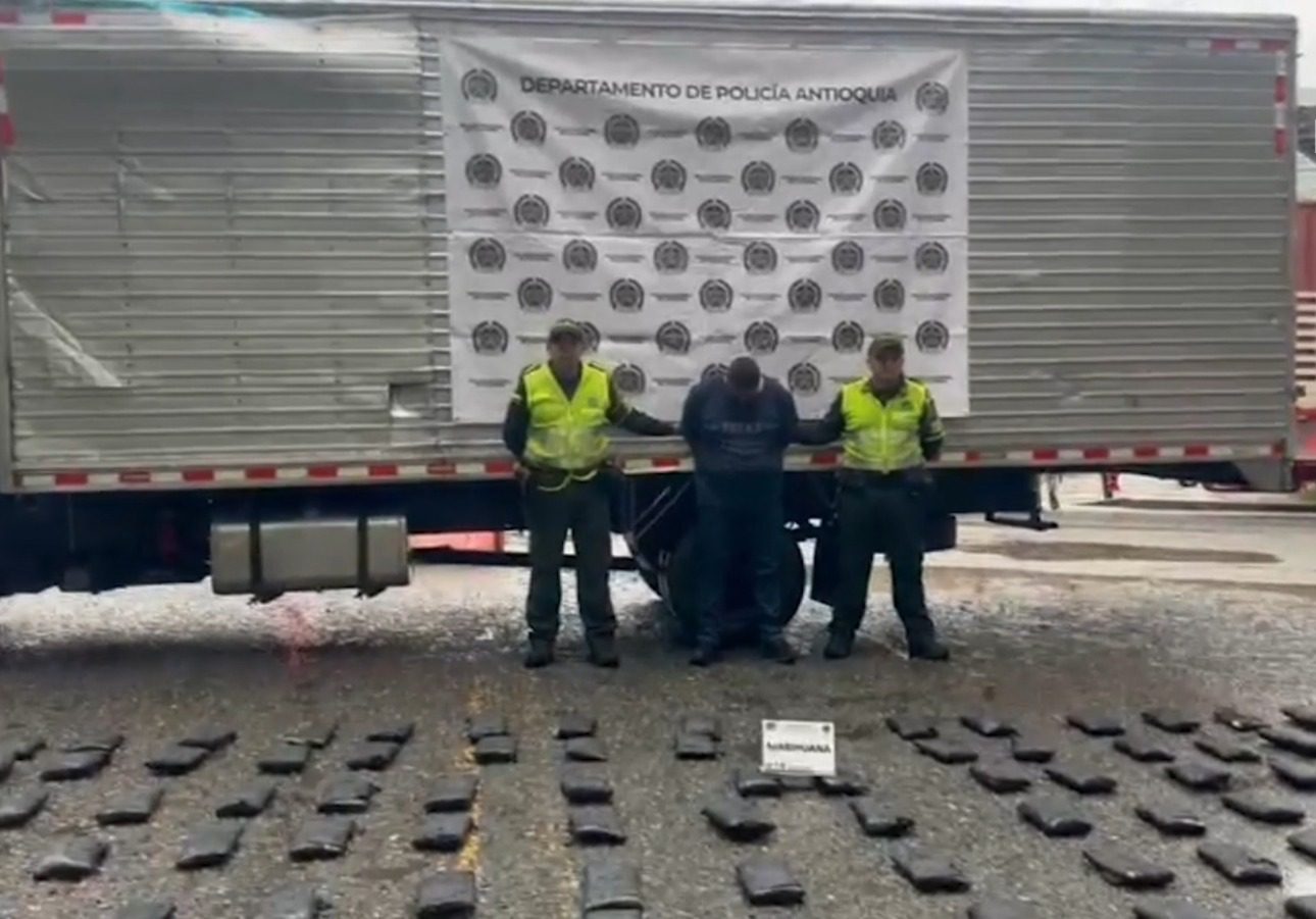 Autoridades incautaron 200 kilos de marihuana que iban en el techo de un camión