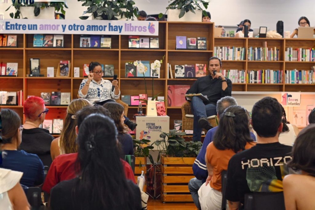 Abren Escuchadero en la Fiesta del Libro para el cuidado de la salud mental