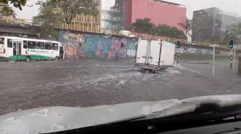 ¡Qué vendaval! Caen fuertes lluvias con granizo en Medellín y el Valle de Aburrá