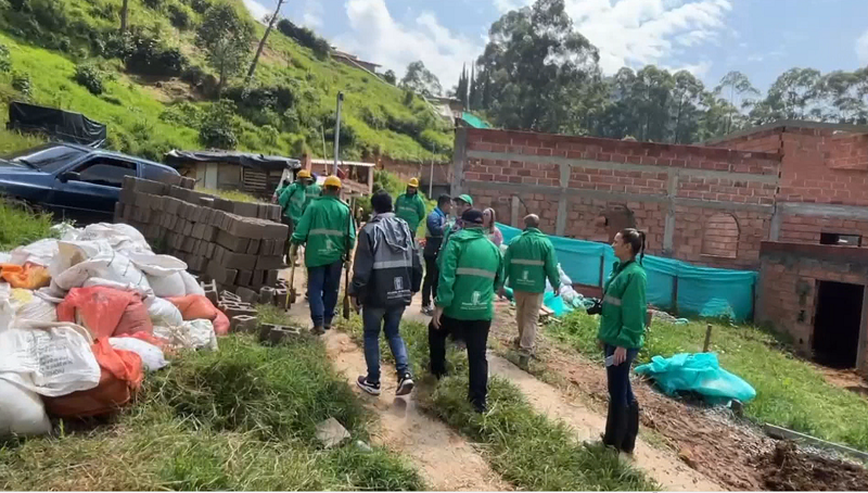 Intervención contra loteo ilegal en San Antonio de Prado: 22 obras fueron suspendidas