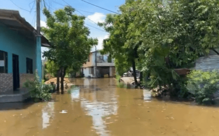 Desbordamiento del río Nechí provoca inundaciones en El Bagre en plenas fiestas