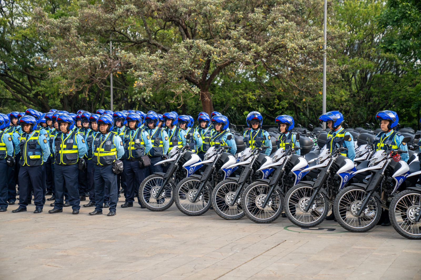 Medellín refuerza la seguridad vial con 100 nuevos agentes de tránsito