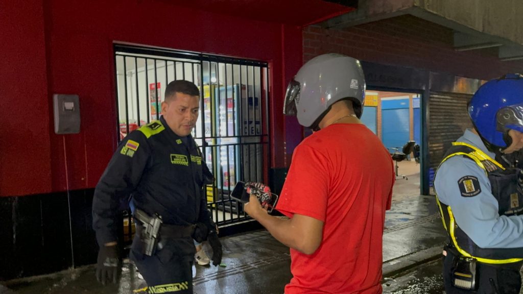 Operativo en el centro de Medellín deja 15 armas incautadas y 7 establecimientos suspendidos