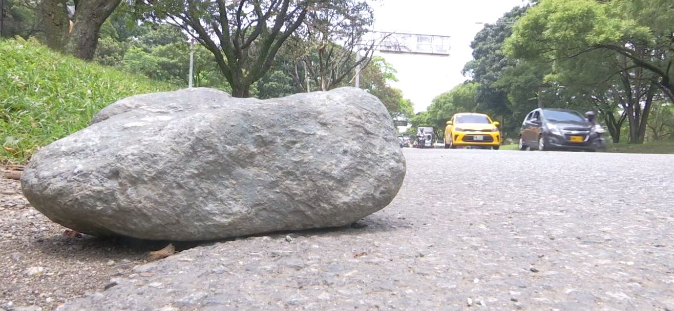 'Rocazo' de habitante de calle deja herido a un conductor en la Regional