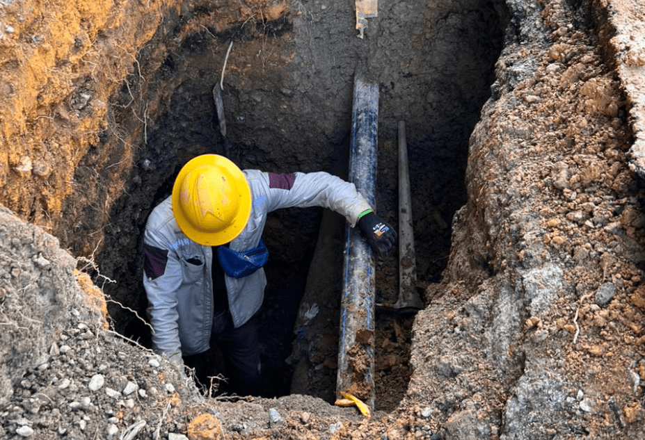 Sector Alto Palmas sigue sin agua por una fuga en tubería