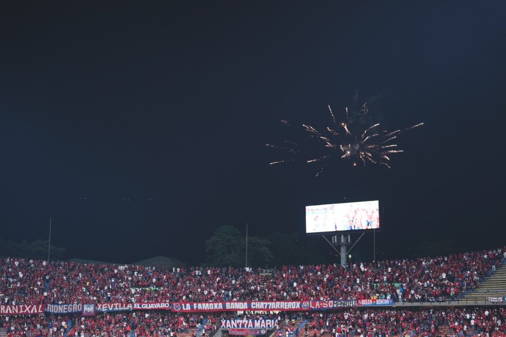 Hinchada del DIM pide la salida de Alejandro Restrepo: así fue el cántico en el estadio