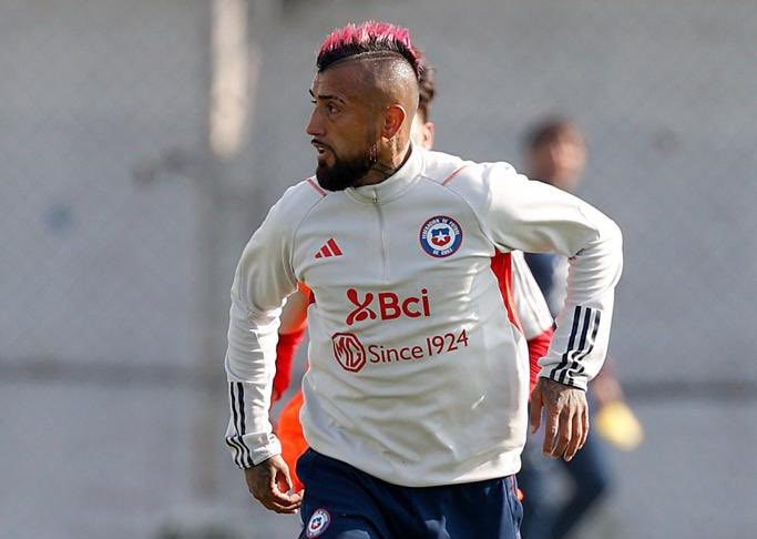 “James no necesita correr, toca y te la da con la mano”: Arturo Vidal