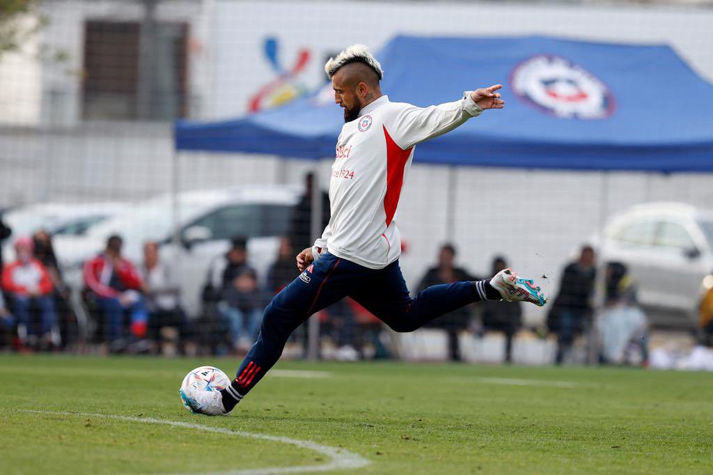 “James no necesita correr, toca y te la da con la mano” Arturo Vidal