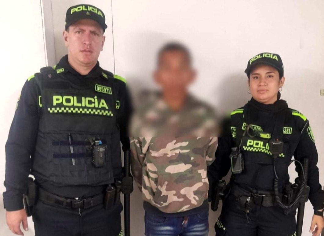 Capturan a hombre señalado de lanzar objetos a conductores en avenidas