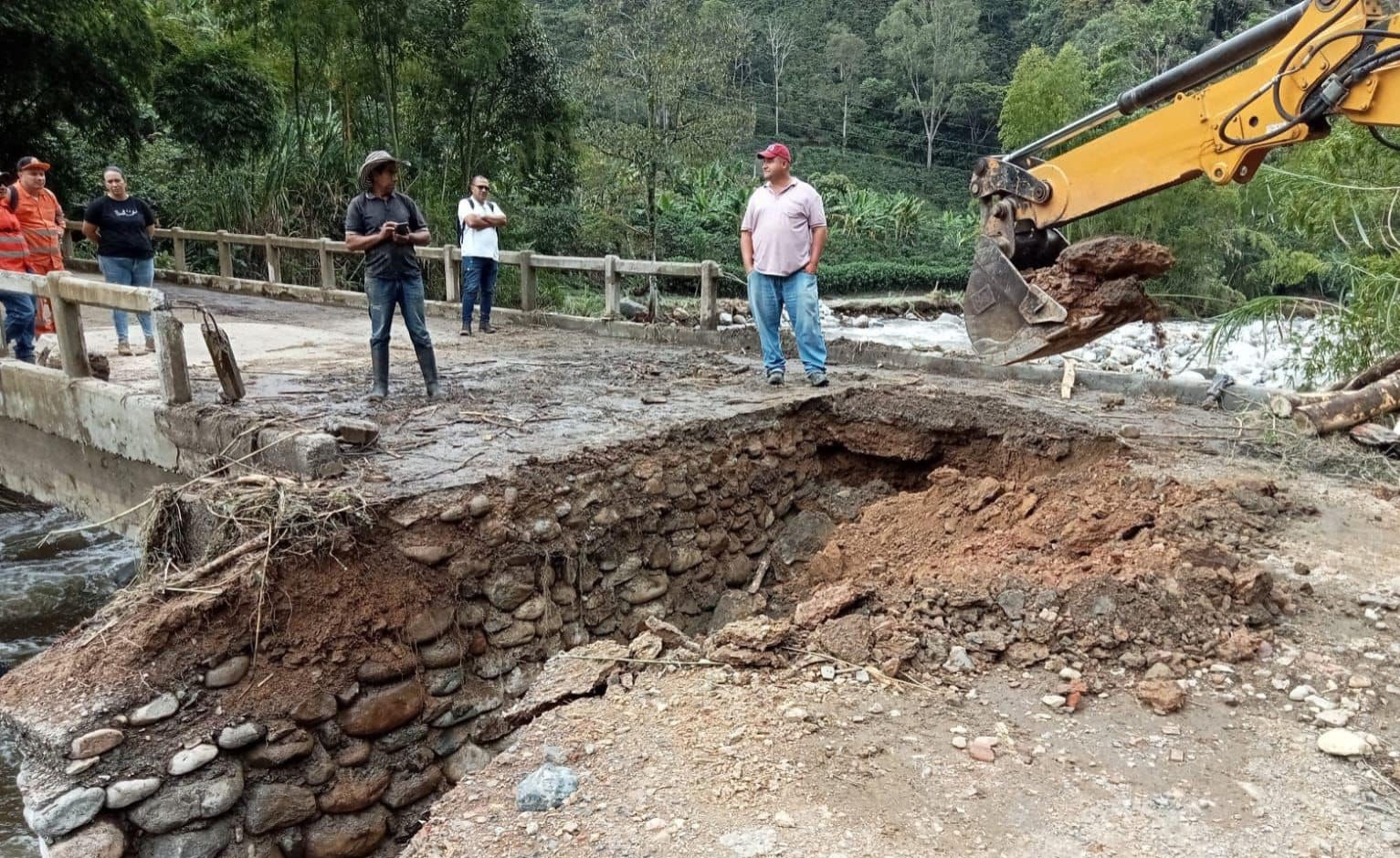 Creciente súbita en Betania causó fuertes deslizamientos y afectó 15 viviendas