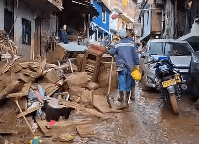 Avenida torrencial en Bello deja 33 familias afectadas