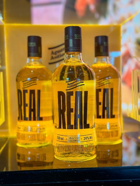 Aguardiente Real de la FLA vuelve al mercado