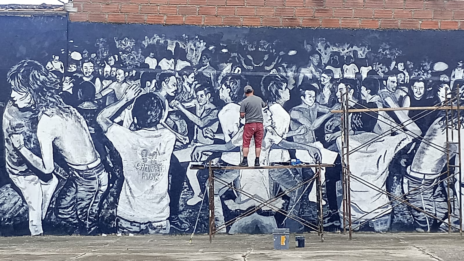 Así es el nuevo mural de la ruta del punk en Medellín