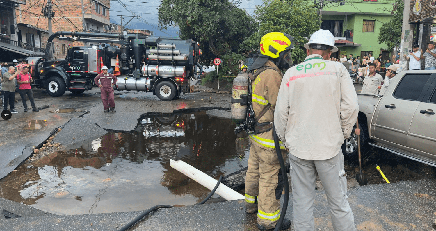 Así fue la grave emergencia en Santa Cruz por la rotura de un tubo madre