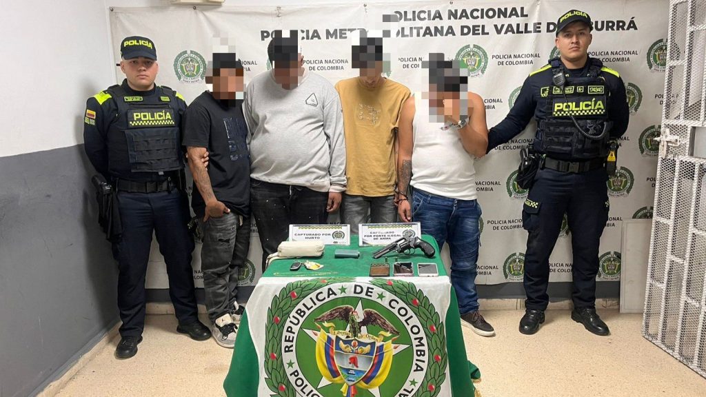 Capturan en persecución a 4 personas por robarle a una persona en El Poblado